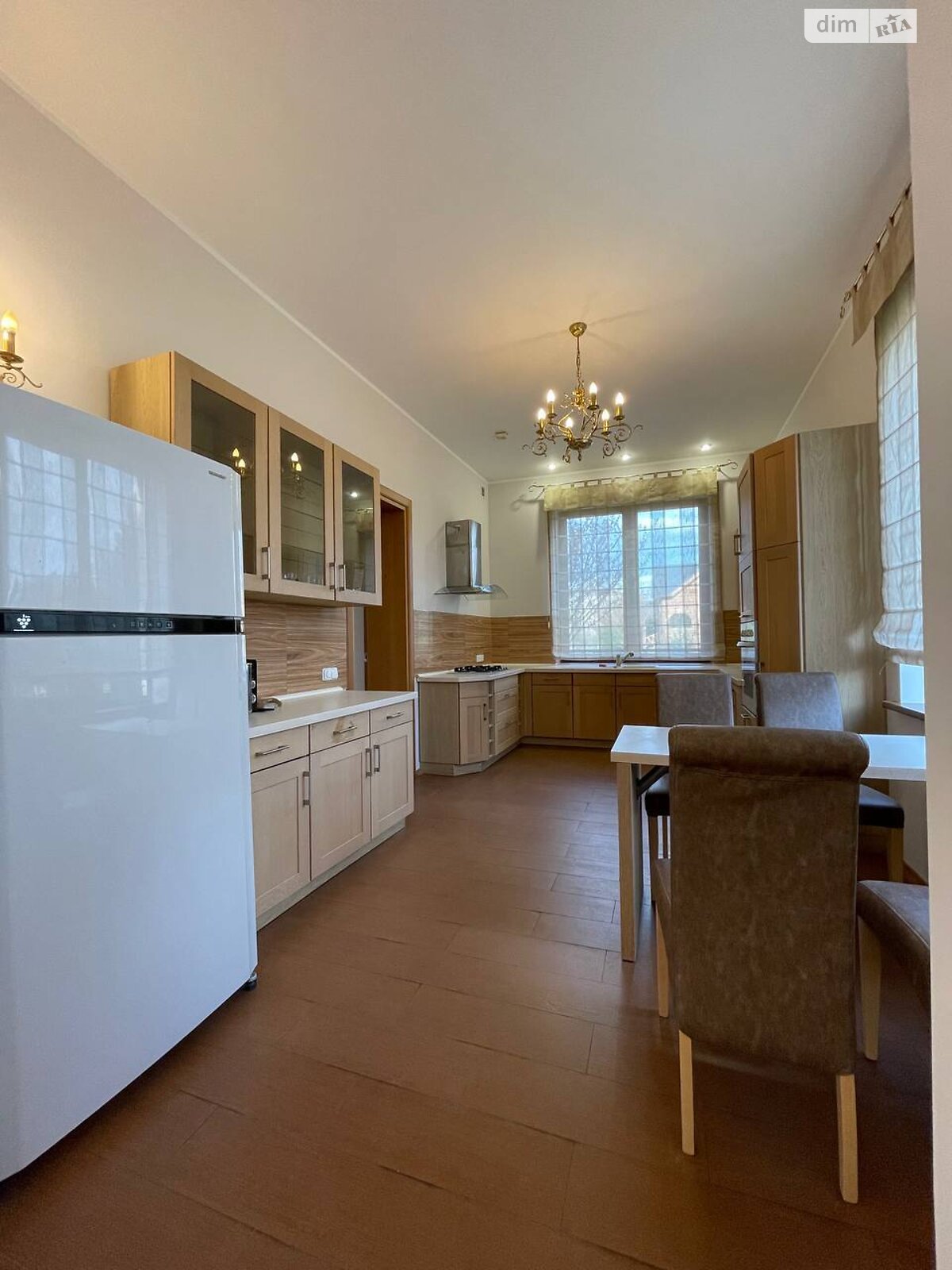 двухэтажный дом с верандой, 471.8 кв. м, кирпич. Сдается помесячно в Суховоле фото 1 двухэтажный дом с верандой, 471.8 кв. м, кирпич. Сдается помесячно в Суховоле фото 1