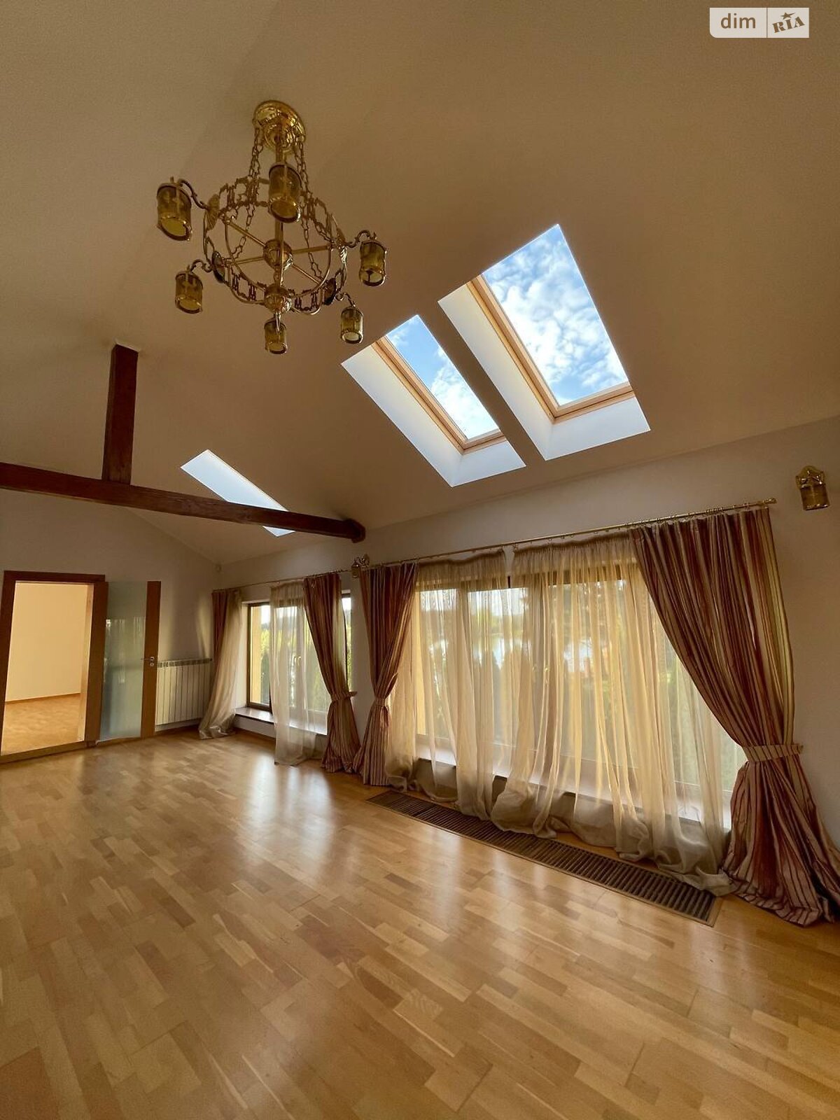 двухэтажный дом с верандой, 471.8 кв. м, кирпич. Сдается помесячно в Суховоле фото 1 двухэтажный дом с верандой, 471.8 кв. м, кирпич. Сдается помесячно в Суховоле фото 1