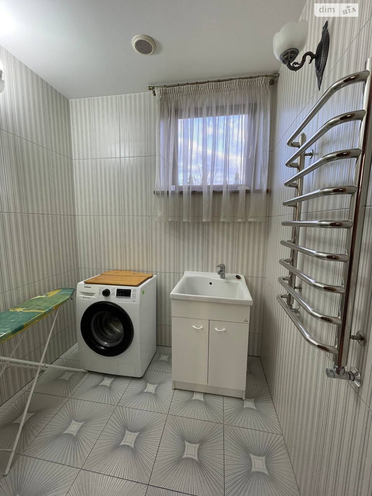 двухэтажный дом с верандой, 471.8 кв. м, кирпич. Сдается помесячно в Суховоле фото 1 двухэтажный дом с верандой, 471.8 кв. м, кирпич. Сдается помесячно в Суховоле фото 1