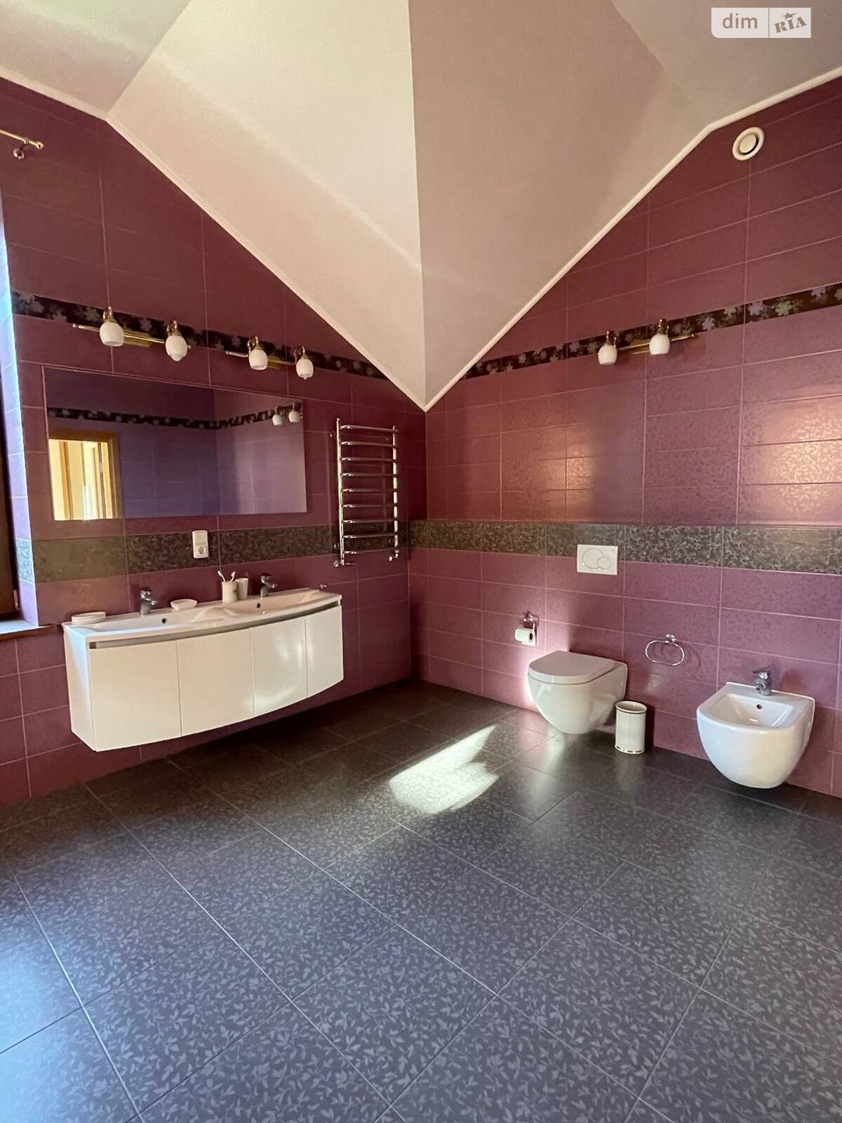 двухэтажный дом с верандой, 471.8 кв. м, кирпич. Сдается помесячно в Суховоле фото 1 двухэтажный дом с верандой, 471.8 кв. м, кирпич. Сдается помесячно в Суховоле фото 1