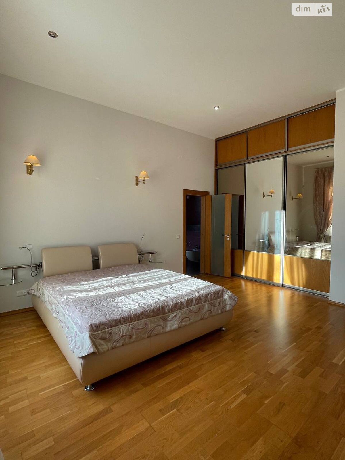 двухэтажный дом с верандой, 471.8 кв. м, кирпич. Сдается помесячно в Суховоле фото 1 двухэтажный дом с верандой, 471.8 кв. м, кирпич. Сдается помесячно в Суховоле фото 1