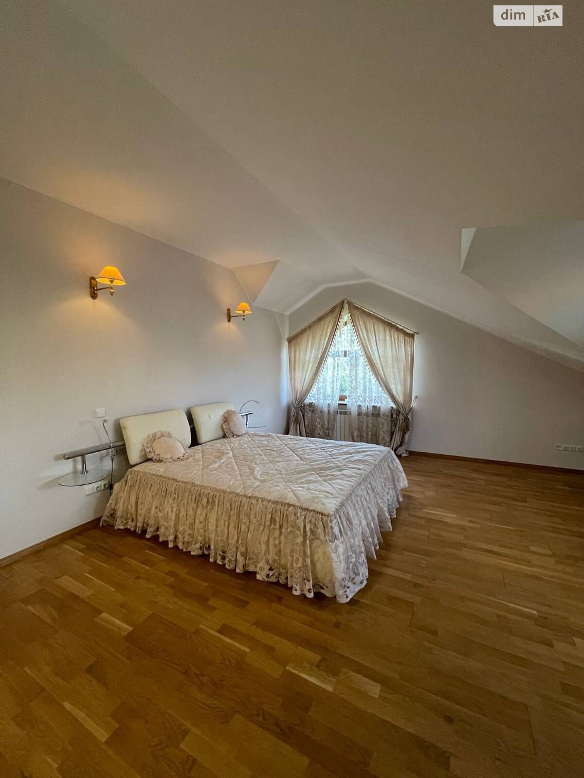 двухэтажный дом с верандой, 471.8 кв. м, кирпич. Сдается помесячно в Суховоле фото 1 двухэтажный дом с верандой, 471.8 кв. м, кирпич. Сдается помесячно в Суховоле фото 1