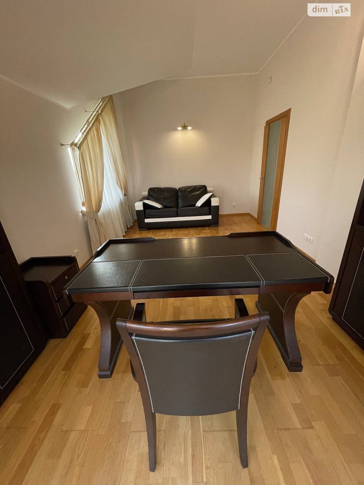 двухэтажный дом с верандой, 471.8 кв. м, кирпич. Сдается помесячно в Суховоле фото 1 двухэтажный дом с верандой, 471.8 кв. м, кирпич. Сдается помесячно в Суховоле фото 1