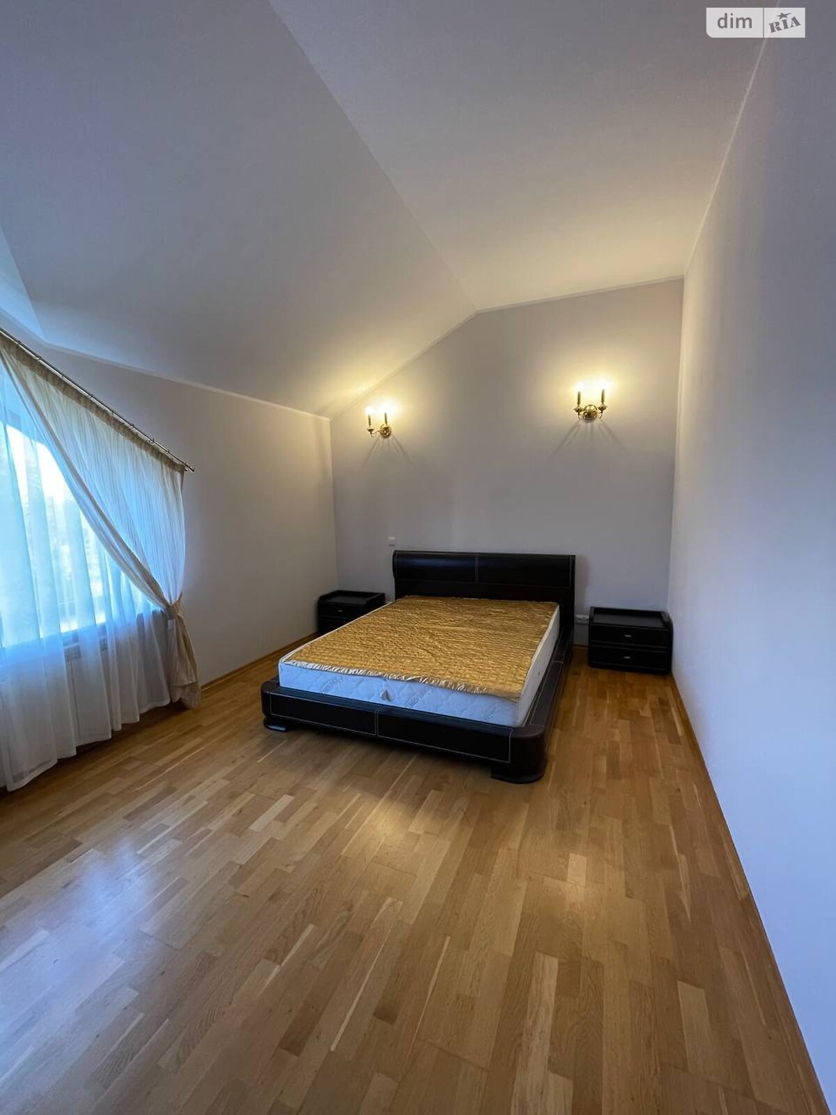 двухэтажный дом с верандой, 471.8 кв. м, кирпич. Сдается помесячно в Суховоле фото 1 двухэтажный дом с верандой, 471.8 кв. м, кирпич. Сдается помесячно в Суховоле фото 1