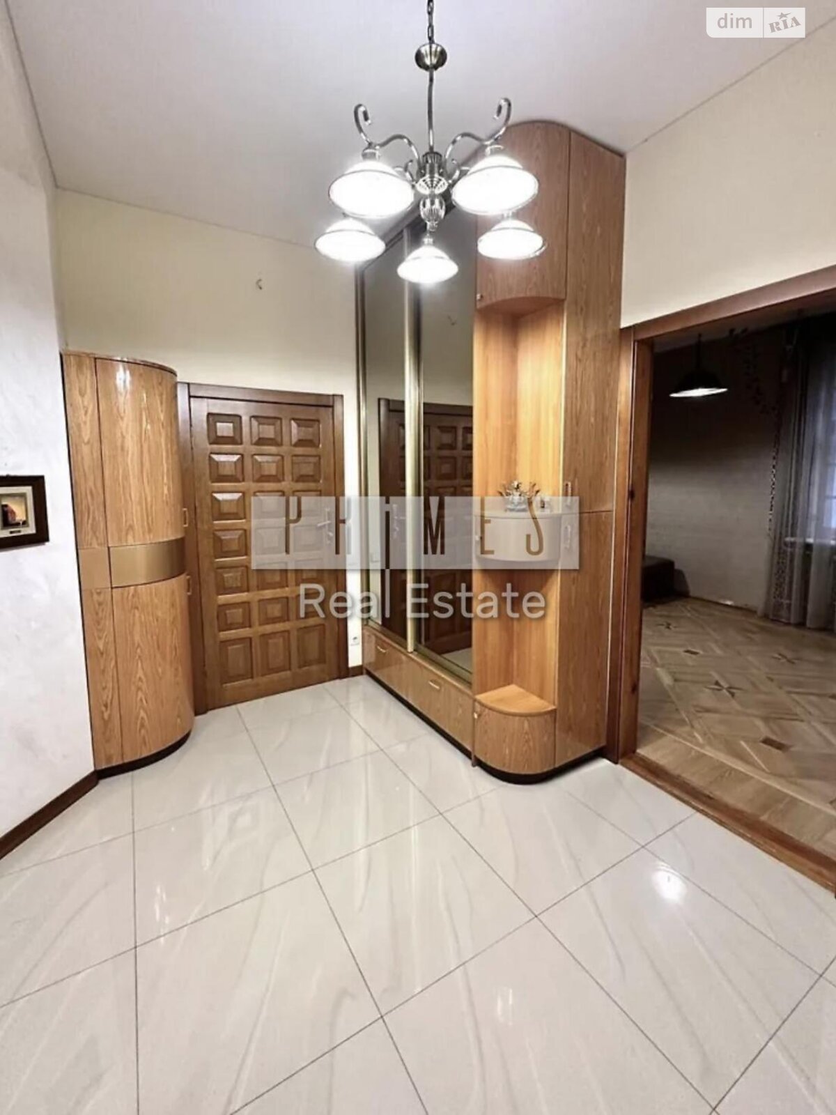 триповерховий будинок з гаражем, 360 кв. м, цегла. Здається помісячно в Тарасівці фото 1 триповерховий будинок з гаражем, 360 кв. м, цегла. Здається помісячно в Тарасівці фото 1