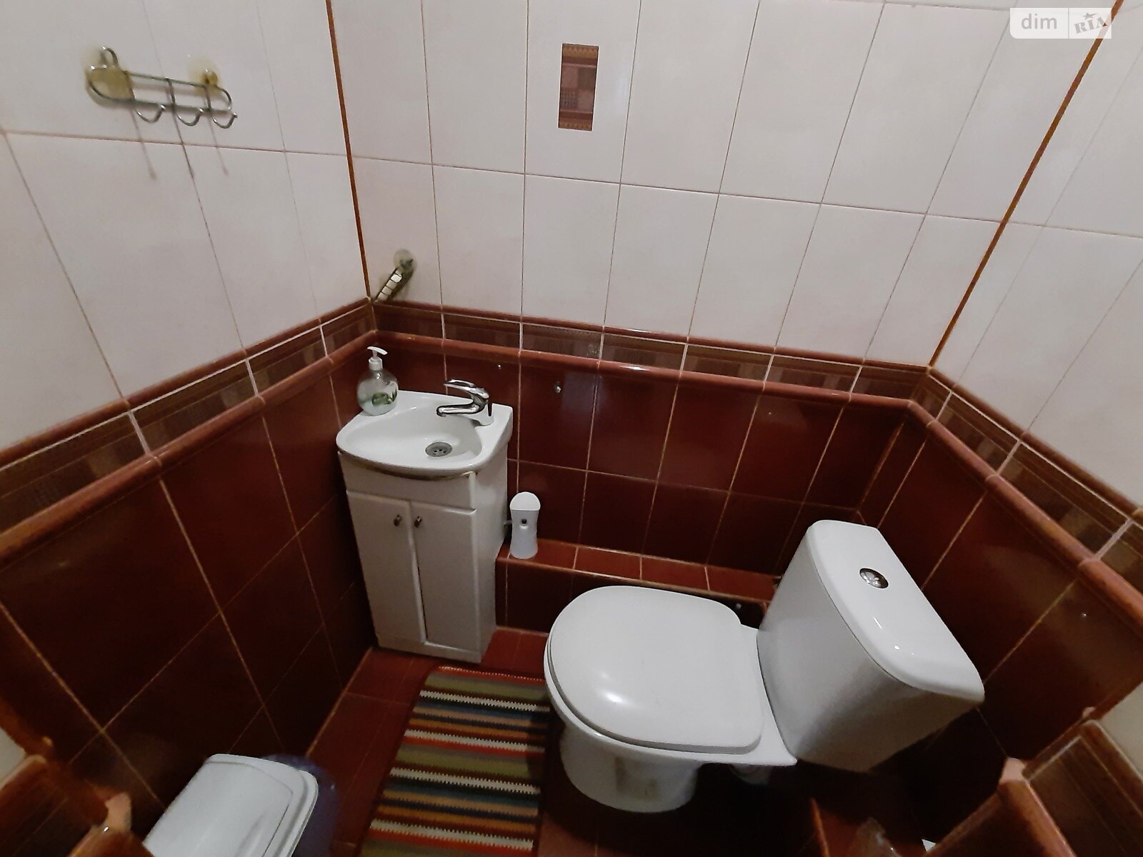 двухэтажный дом, 250 кв. м, кирпич. Сдается помесячно в Тернополе, в районе Аляска фото 1 двухэтажный дом, 250 кв. м, кирпич. Сдается помесячно в Тернополе, в районе Аляска фото 1