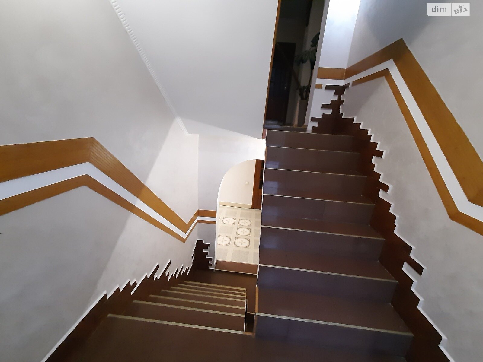 двухэтажный дом, 250 кв. м, кирпич. Сдается помесячно в Тернополе, в районе Аляска фото 1 двухэтажный дом, 250 кв. м, кирпич. Сдается помесячно в Тернополе, в районе Аляска фото 1