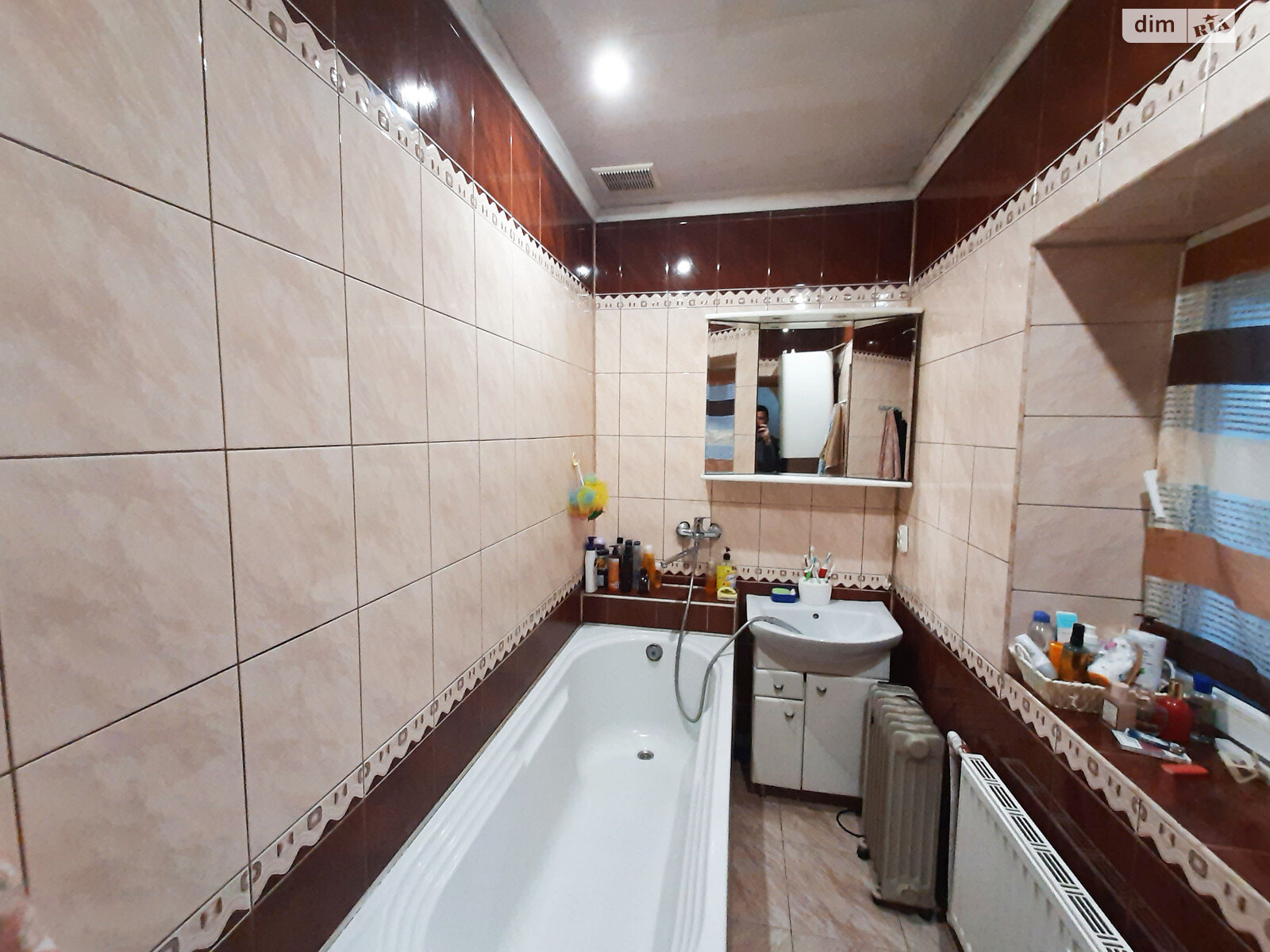 двухэтажный дом, 250 кв. м, кирпич. Сдается помесячно в Тернополе, в районе Аляска фото 1 двухэтажный дом, 250 кв. м, кирпич. Сдается помесячно в Тернополе, в районе Аляска фото 1