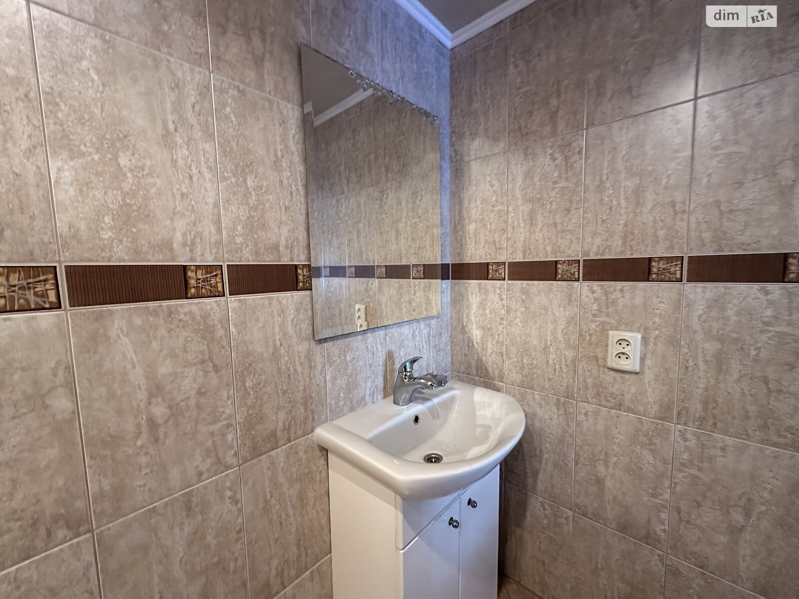 одноповерховий будинок з гаражем, 40 кв. м, цегла. Здається помісячно в Тернополі, в районі Кутківці фото 1 однопроверховий будинок з гаражем, 40 кв. м, цегла. Здається помісячно в Тернополі, в районі Кутківці фото 1