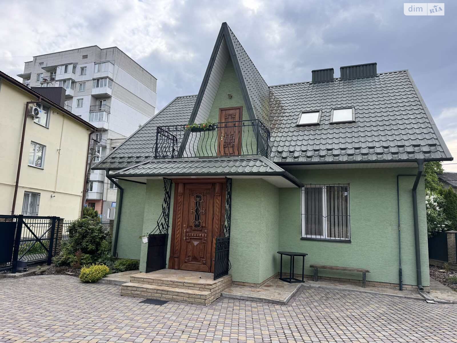 двухэтажный дом, 131 кв. м, кирпич. Сдается помесячно в Тернополе, в районе Старый парк фото 1 двухэтажный дом, 131 кв. м, кирпич. Сдается помесячно в Тернополе, в районе Старый парк фото 1