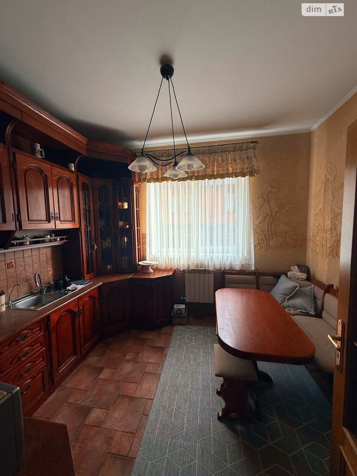 двоповерховий будинок з гаражем, 150 кв. м, цегла. Здається помісячно в Тернополі, в районі Старий парк фото 1 двопроверховий будинок з гаражем, 150 кв. м, цегла. Здається помісячно в Тернополі, в районі Старий парк фото 1