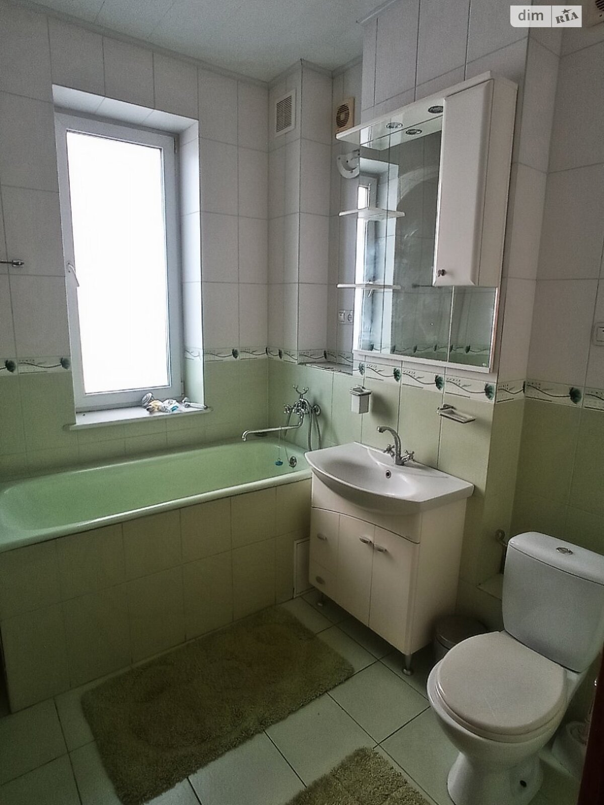 двоповерховий будинок з гаражем, 170 кв. м, цегла. Здається помісячно в Тернополі, в районі Центр фото 1 двопроверховий будинок з гаражем, 170 кв. м, цегла. Здається помісячно в Тернополі, в районі Центр фото 1