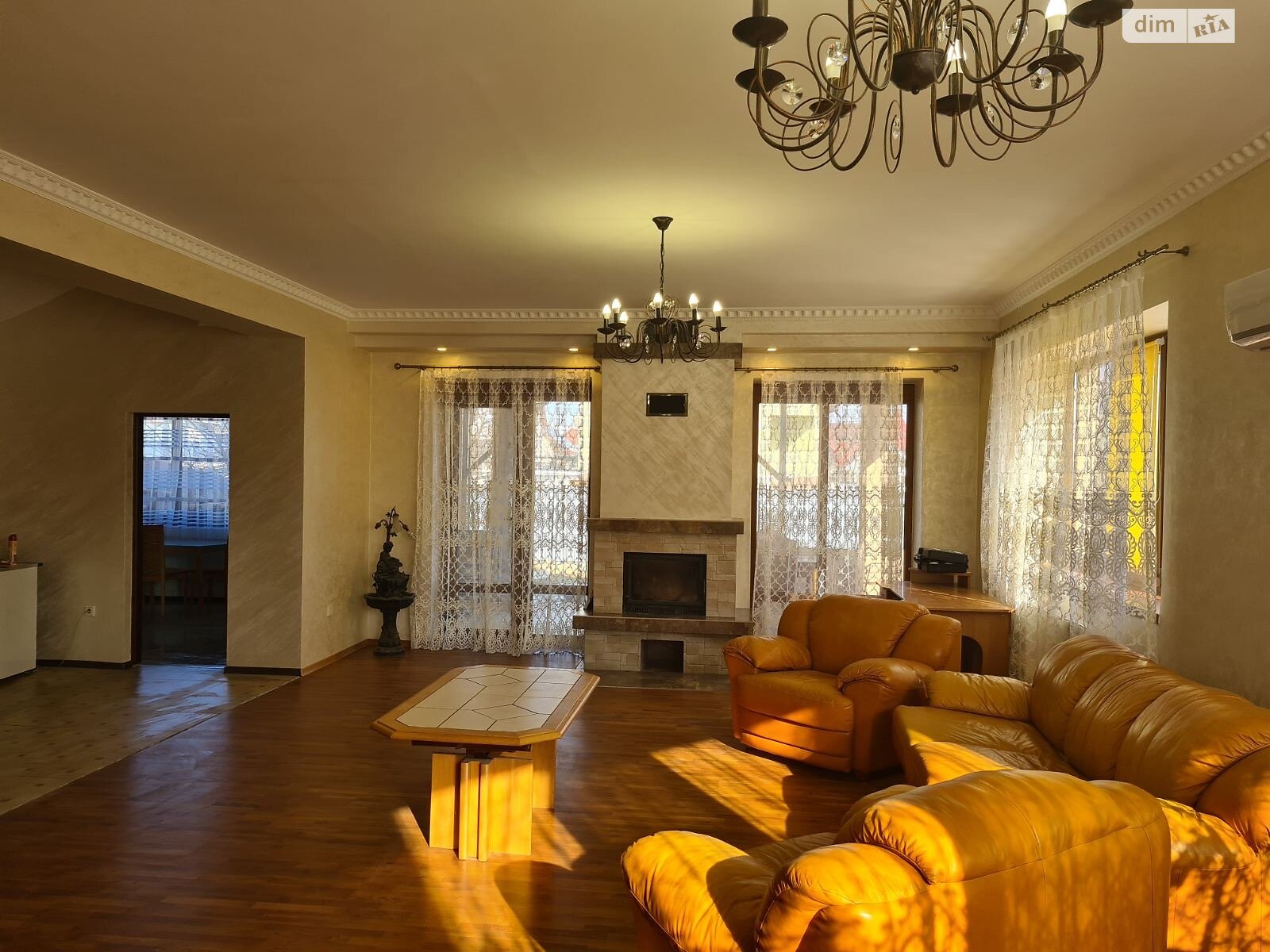 двухэтажный дом, 160 кв. м, кирпич. Сдается помесячно в Ужгороде фото 1