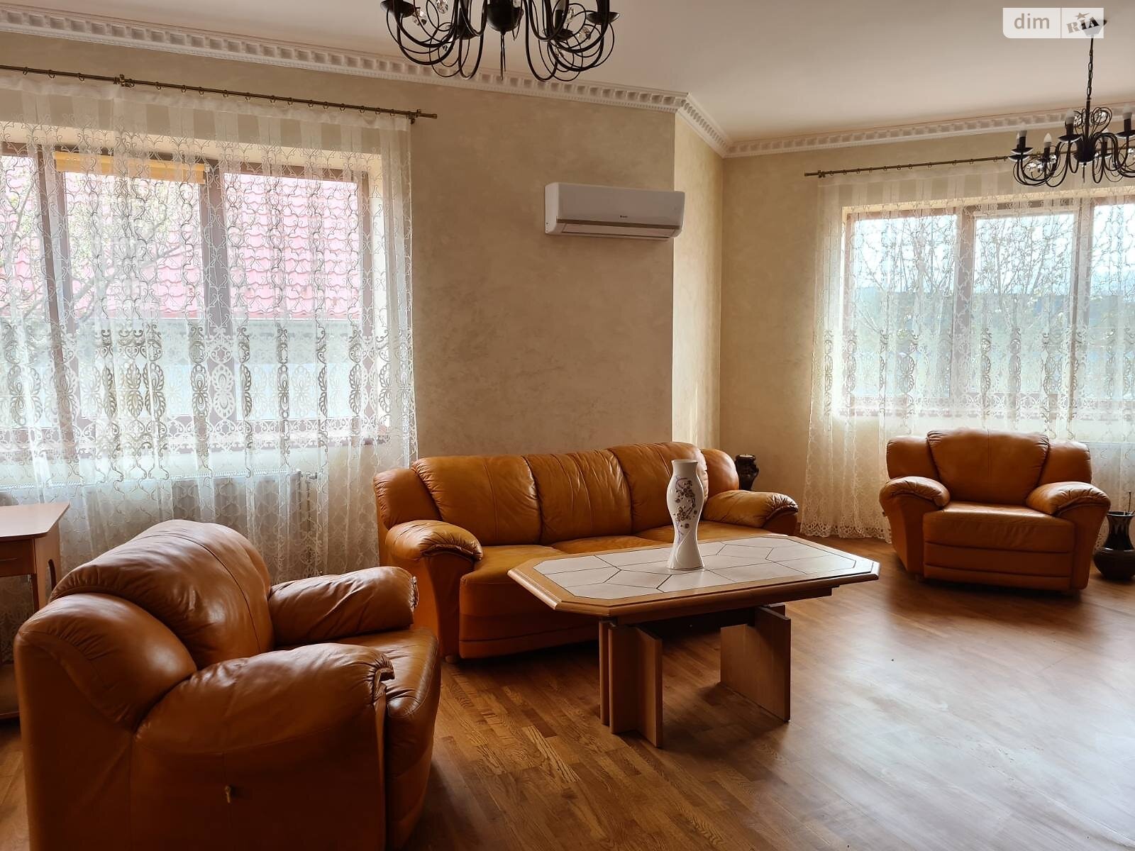 двухэтажный дом, 160 кв. м, кирпич. Сдается помесячно в Ужгороде фото 1