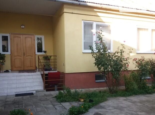 одноэтажный дом с ремонтом, 150 кв. м, кирпич. Сдается помесячно в село Доманинцы, Закарпатская обл. фото 1 одноэтажный дом с ремонтом, 150 кв. м, кирпич. Сдается помесячно в село Доманинцы, Закарпатская обл. фото 1