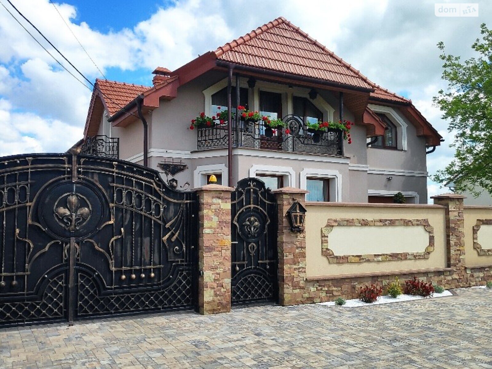 двоповерховий будинок з балконом, 215.9 кв. м, цегла. Здається помісячно в Холмку фото 1 двоповерховий будинок з балконом, 215.9 кв. м, цегла. Здається помісячно в Холмку фото 1