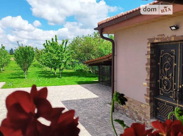 двухэтажный дом с балконом, 250 кв. м, кирпич. Сдается помесячно в село Холмок, Закарпатская обл. фото 1 двухэтажный дом с балконом, 250 кв. м, кирпич. Сдается помесячно в село Холмок, Закарпатская обл. фото 1