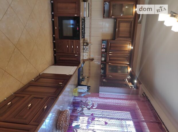 двухэтажный дом с балконом, 250 кв. м, кирпич. Сдается помесячно в село Холмок, Закарпатская обл. фото 1 двухэтажный дом с балконом, 250 кв. м, кирпич. Сдается помесячно в село Холмок, Закарпатская обл. фото 1