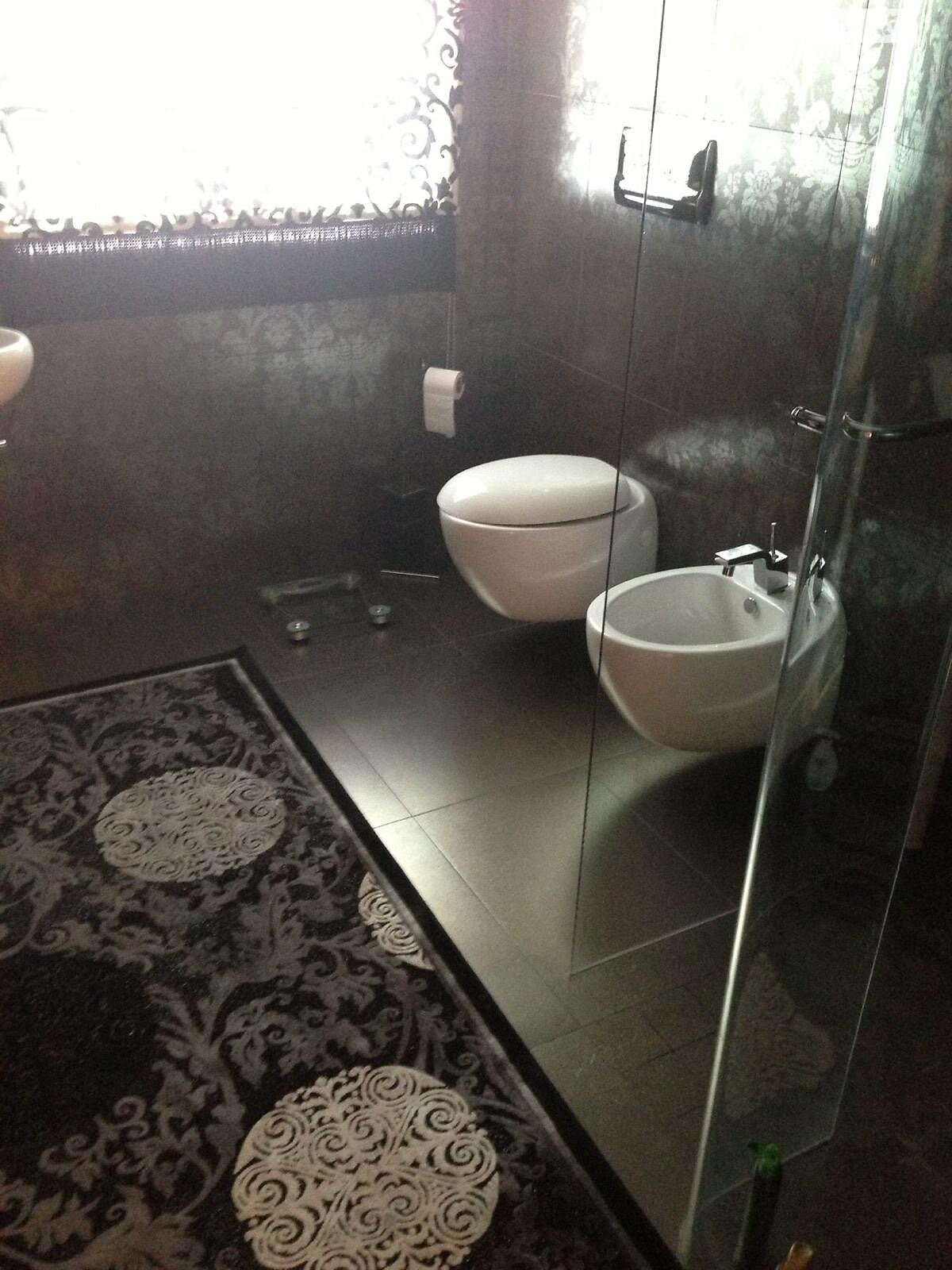 двоповерховий будинок з верандою, 460 кв. м, цегла. Здається помісячно в Ужгороді, в районі Кальварія фото 1 двопроверховий будинок з верандою, 460 кв. м, цегла. Здається помісячно в Ужгороді, в районі Кальварія фото 1