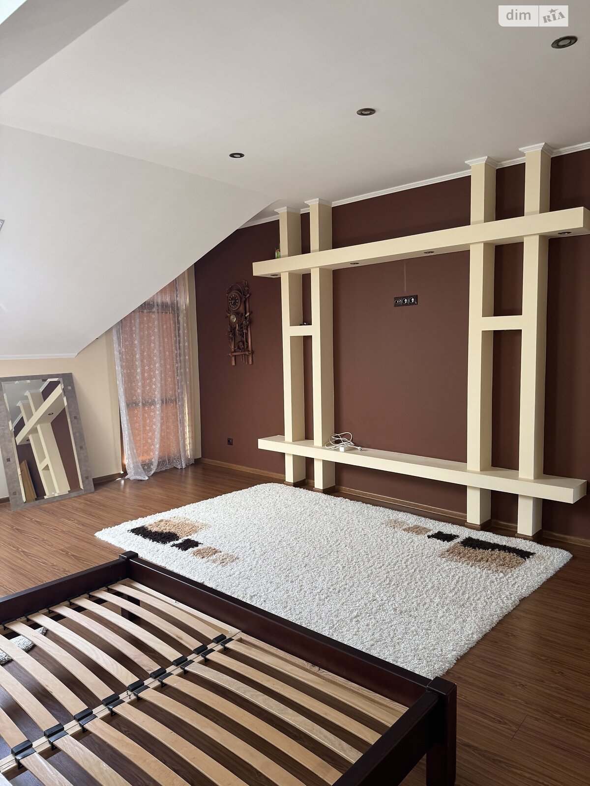 двухэтажный дом, 200 кв. м, кирпич. Сдается помесячно в Ужгороде, в районе Новый фото 1 двухэтажный дом, 200 кв. м, кирпич. Сдается помесячно в Ужгороде, в районе Новый фото 1