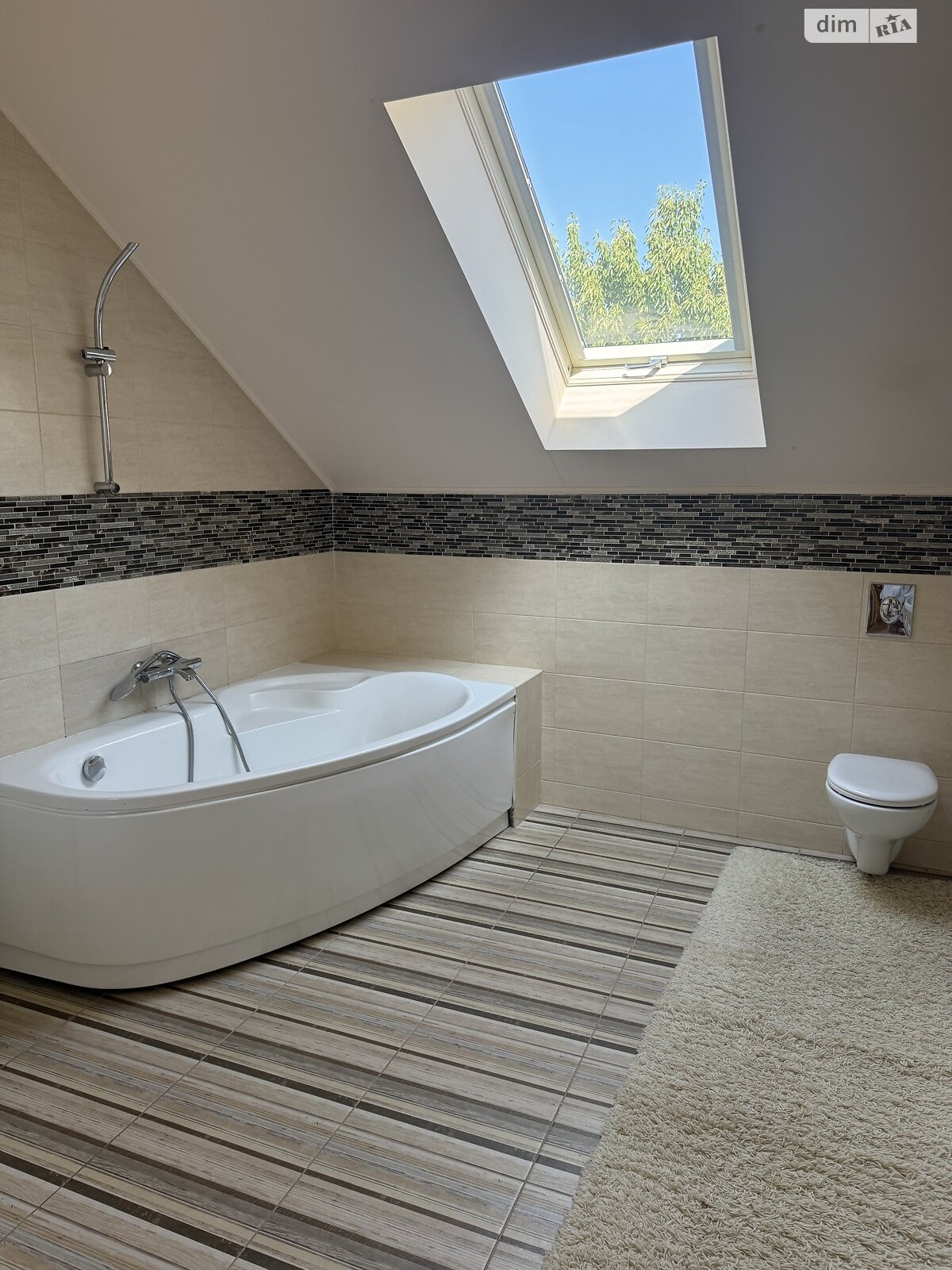 двухэтажный дом, 200 кв. м, кирпич. Сдается помесячно в Ужгороде, в районе Новый фото 1 двухэтажный дом, 200 кв. м, кирпич. Сдается помесячно в Ужгороде, в районе Новый фото 1