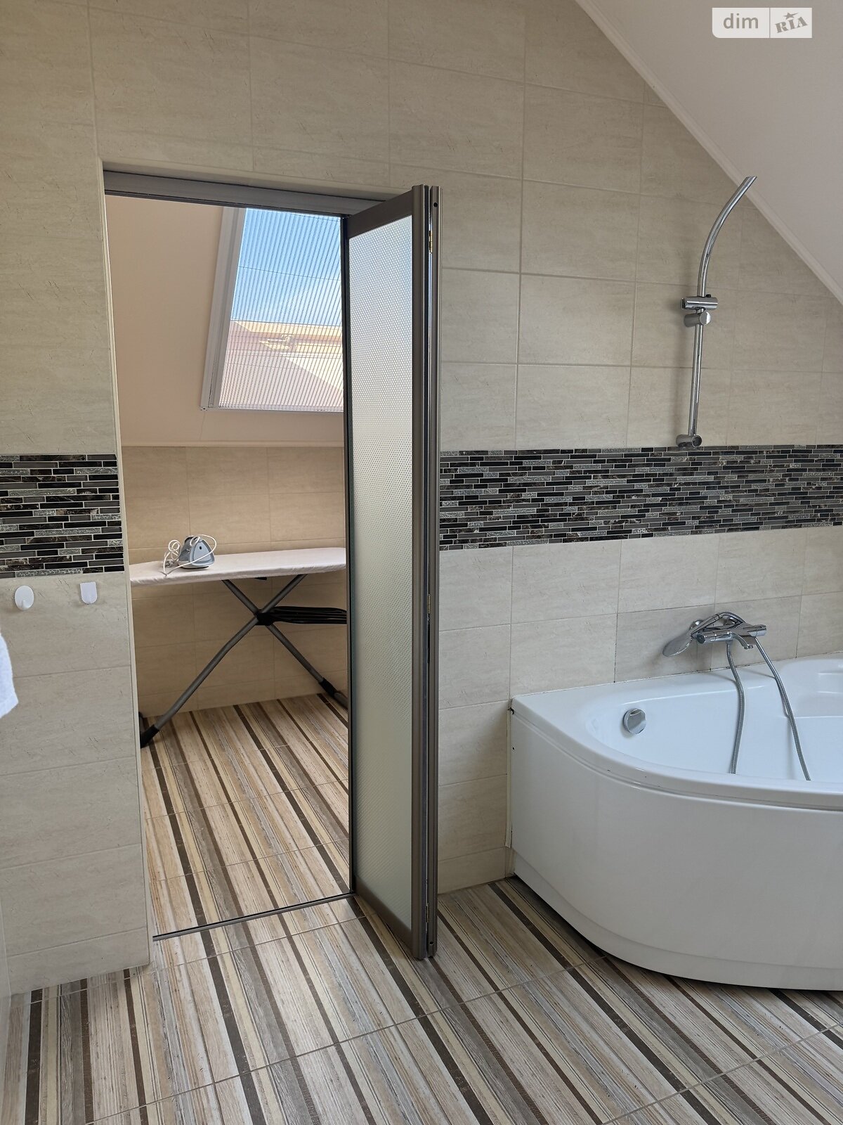 двухэтажный дом, 200 кв. м, кирпич. Сдается помесячно в Ужгороде, в районе Новый фото 1 двухэтажный дом, 200 кв. м, кирпич. Сдается помесячно в Ужгороде, в районе Новый фото 1