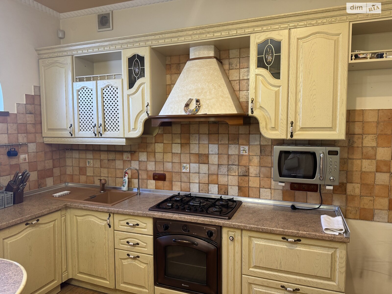 двухэтажный дом, 200 кв. м, кирпич. Сдается помесячно в Ужгороде, в районе Новый фото 1 двухэтажный дом, 200 кв. м, кирпич. Сдается помесячно в Ужгороде, в районе Новый фото 1