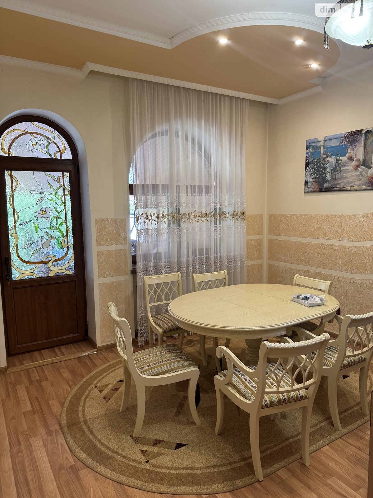 двухэтажный дом, 200 кв. м, кирпич. Сдается помесячно в Ужгороде, в районе Новый фото 1 двухэтажный дом, 200 кв. м, кирпич. Сдается помесячно в Ужгороде, в районе Новый фото 1