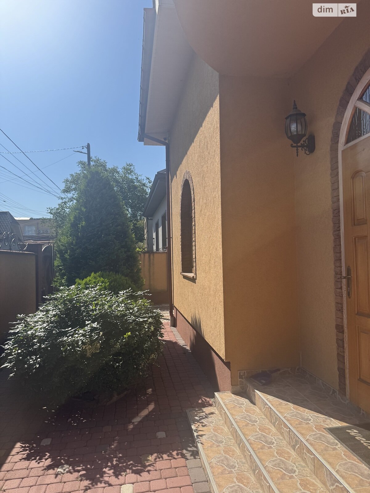 двухэтажный дом, 200 кв. м, кирпич. Сдается помесячно в Ужгороде, в районе Новый фото 1 двухэтажный дом, 200 кв. м, кирпич. Сдается помесячно в Ужгороде, в районе Новый фото 1