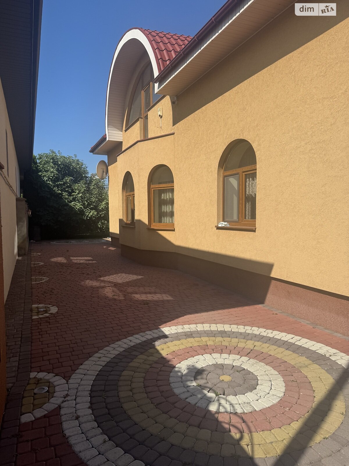 двухэтажный дом, 200 кв. м, кирпич. Сдается помесячно в Ужгороде, в районе Новый фото 1 двухэтажный дом, 200 кв. м, кирпич. Сдается помесячно в Ужгороде, в районе Новый фото 1