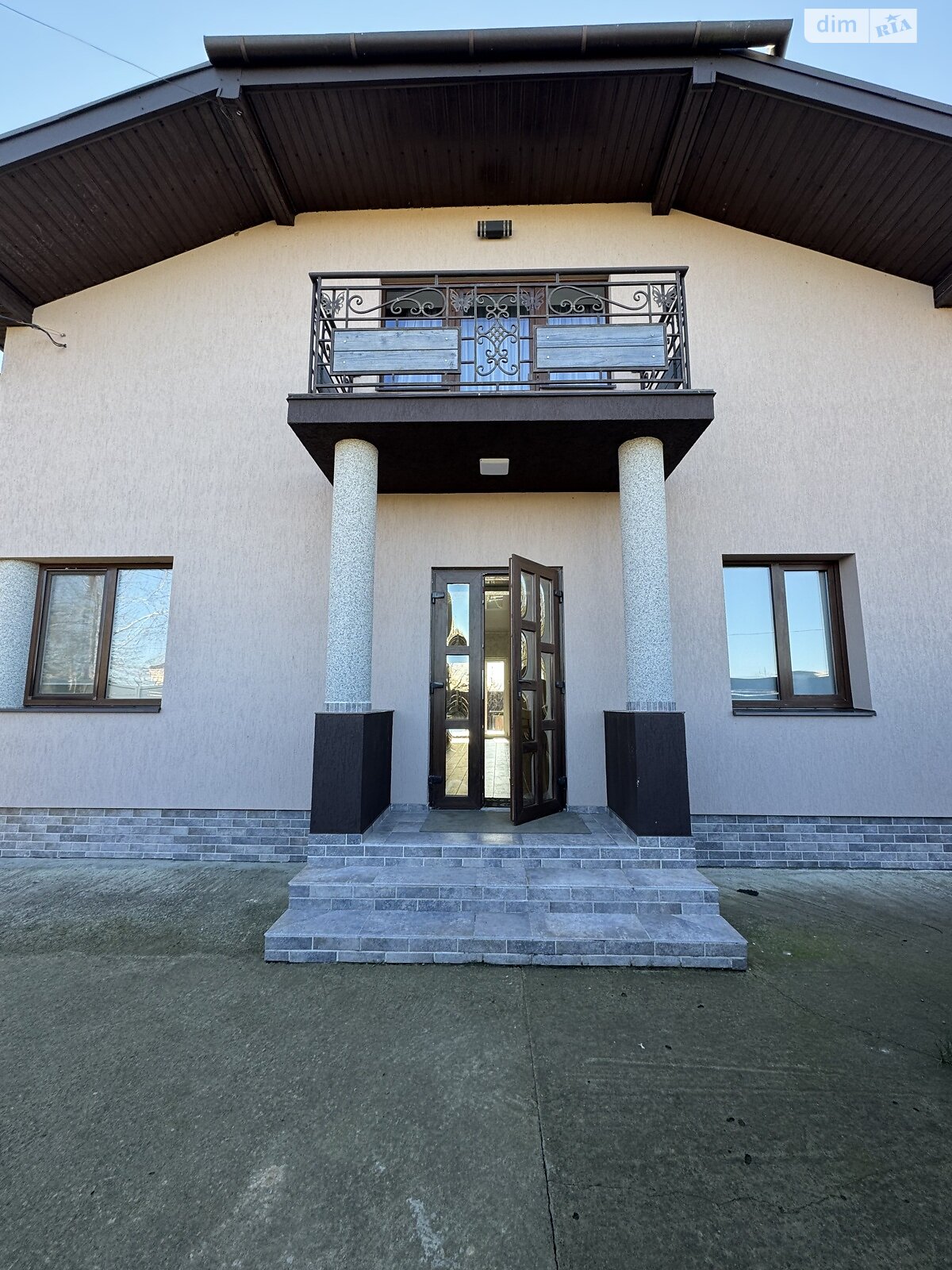 двухэтажный дом с мебелью, 140 кв. м, кирпич. Сдается помесячно в Ужгороде, в районе Новый фото 1 двухэтажный дом с мебелью, 140 кв. м, кирпич. Сдается помесячно в Ужгороде, в районе Новый фото 1