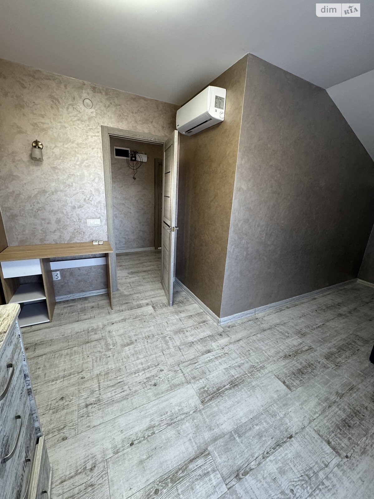 двухэтажный дом с мебелью, 140 кв. м, кирпич. Сдается помесячно в Ужгороде, в районе Новый фото 1 двухэтажный дом с мебелью, 140 кв. м, кирпич. Сдается помесячно в Ужгороде, в районе Новый фото 1