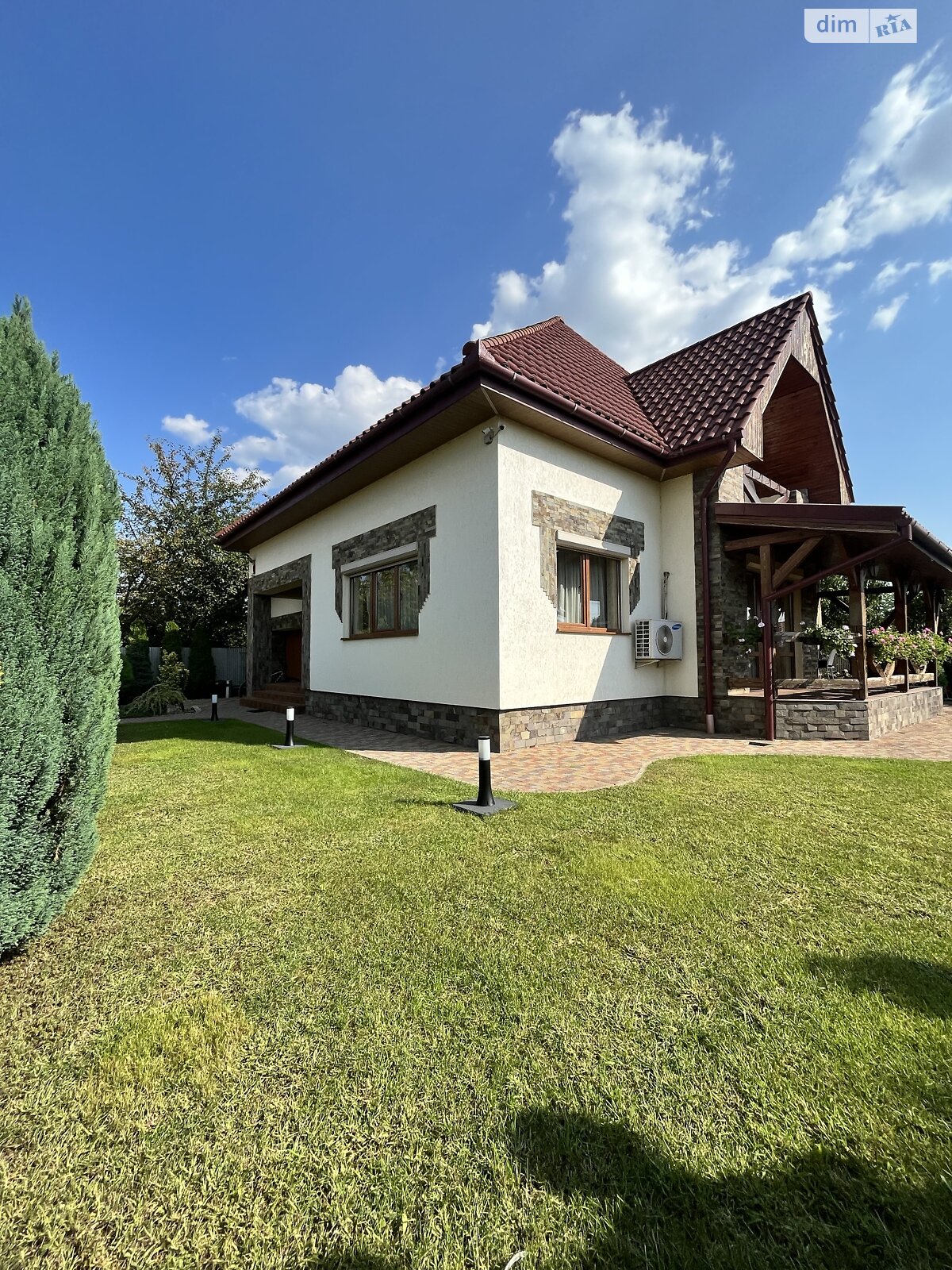 двоповерховий будинок з гаражем, 268 кв. м, цегла. Здається помісячно в Ужгороді, в районі Садовий фото 1 двопроверховий будинок з гаражем, 268 кв. м, цегла. Здається помісячно в Ужгороді, в районі Садовий фото 1