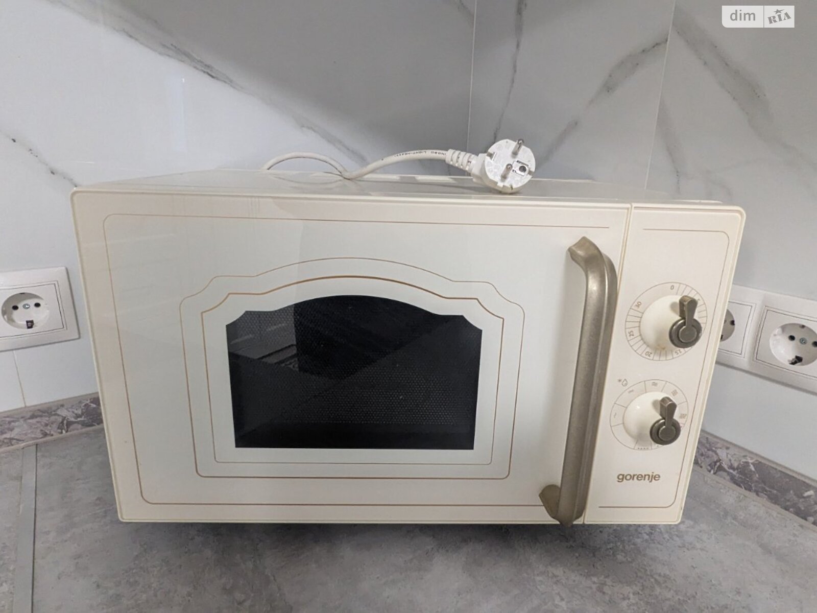 одноэтажный дом с гаражом, 140 кв. м, кирпич. Сдается помесячно в Ужгороде, в районе Табла-1 фото 1