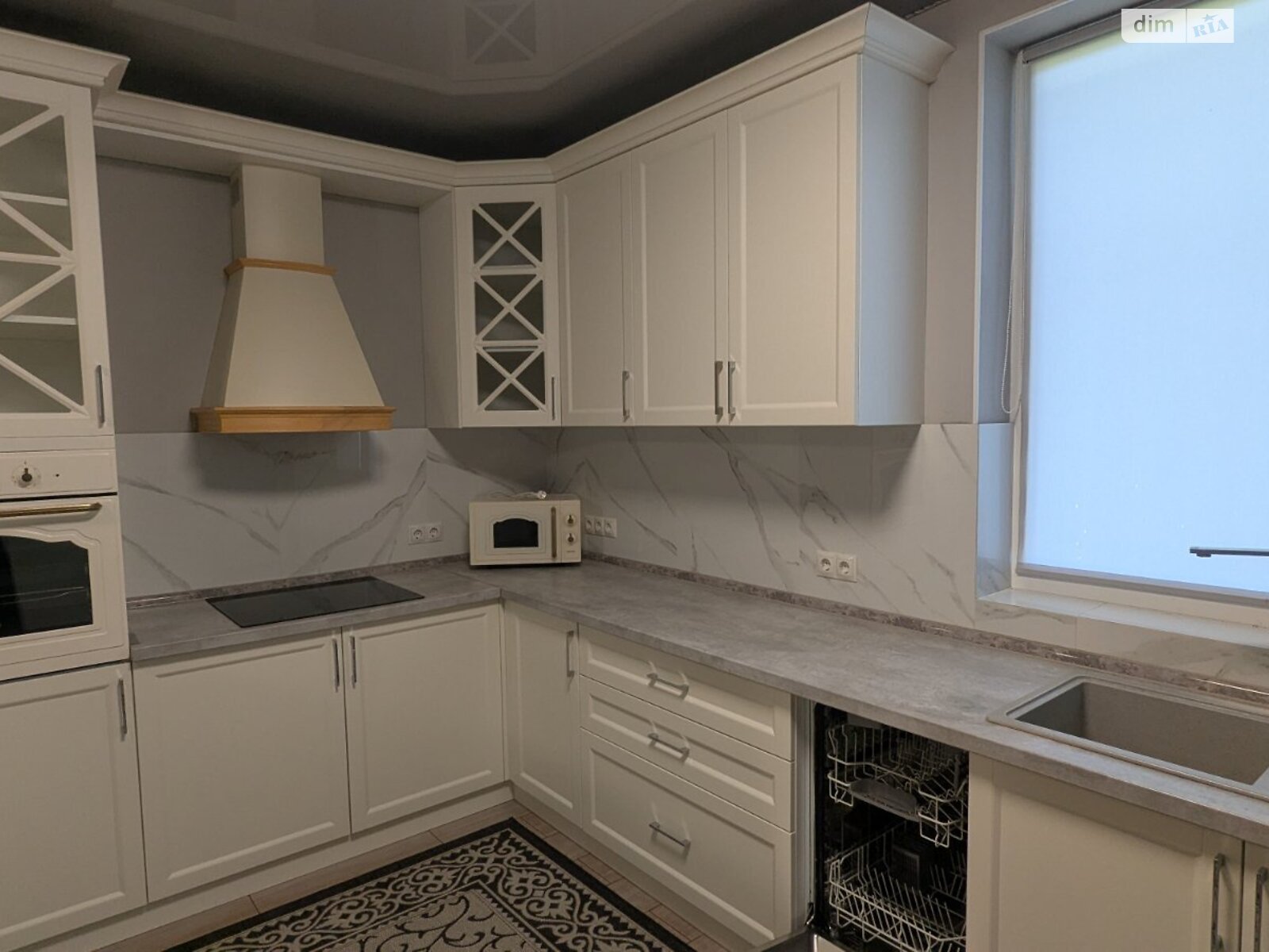 одноэтажный дом с гаражом, 140 кв. м, кирпич. Сдается помесячно в Ужгороде, в районе Табла-1 фото 1