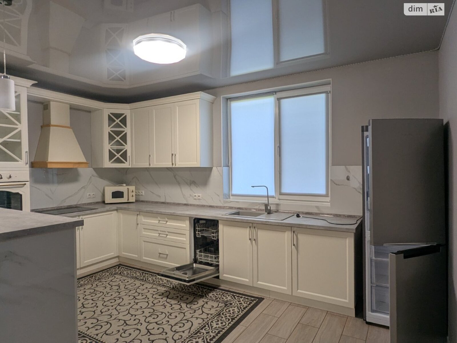 одноэтажный дом с гаражом, 140 кв. м, кирпич. Сдается помесячно в Ужгороде, в районе Табла-1 фото 1