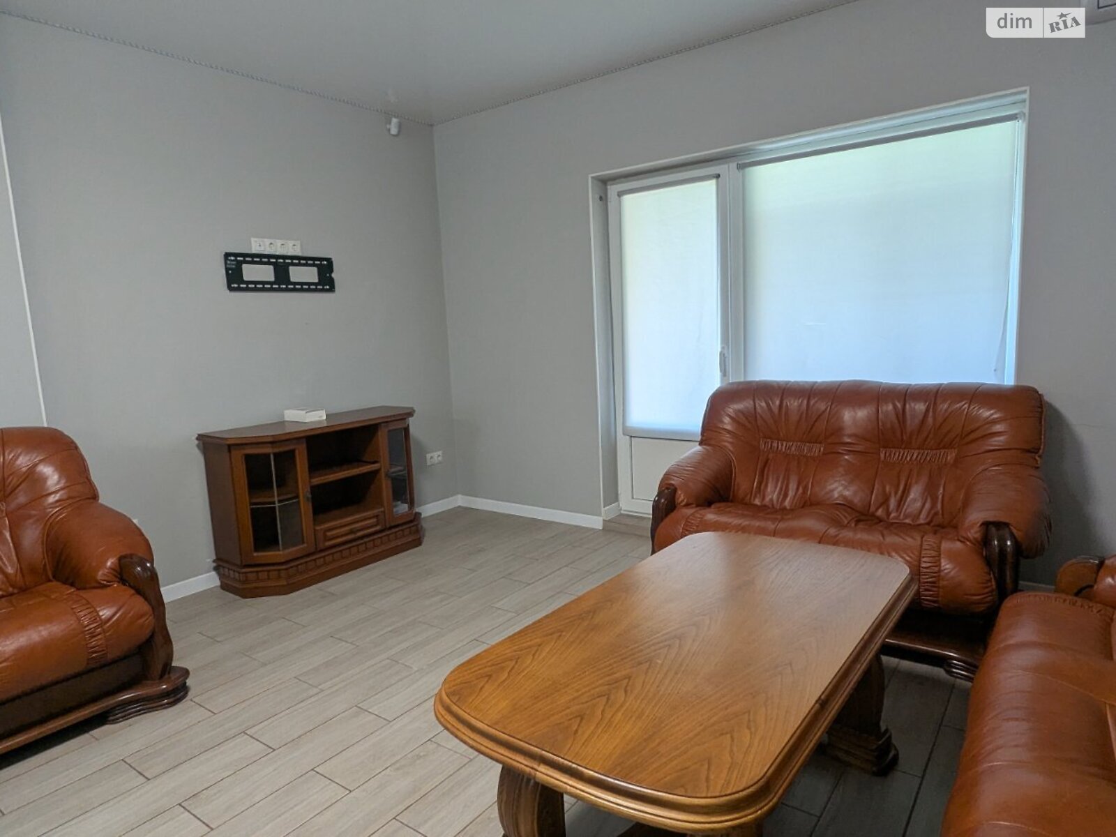 одноэтажный дом с гаражом, 140 кв. м, кирпич. Сдается помесячно в Ужгороде, в районе Табла-1 фото 1