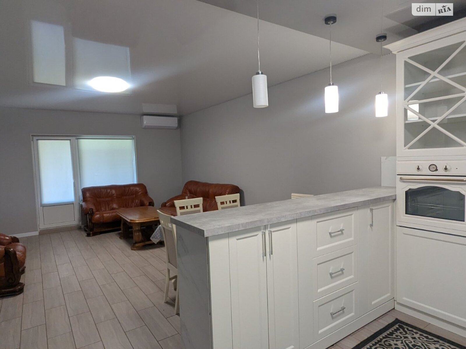 одноэтажный дом с гаражом, 140 кв. м, кирпич. Сдается помесячно в Ужгороде, в районе Табла-1 фото 1