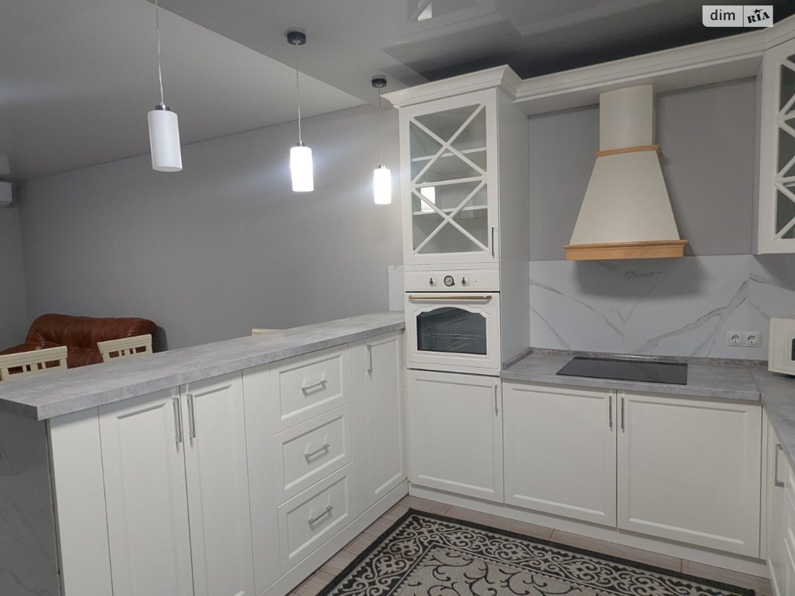 одноэтажный дом с гаражом, 140 кв. м, кирпич. Сдается помесячно в Ужгороде, в районе Табла-1 фото 1