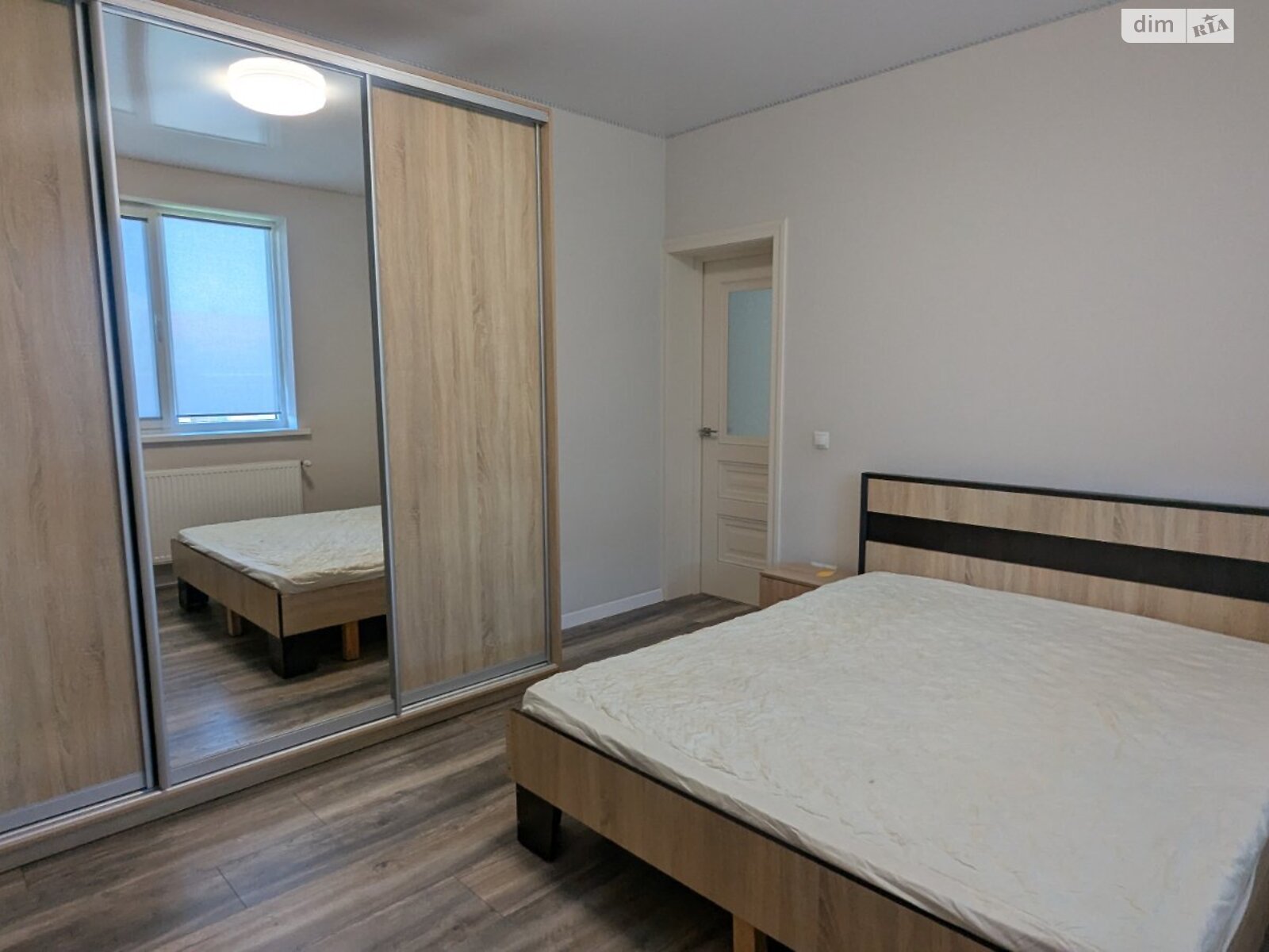 одноэтажный дом с гаражом, 140 кв. м, кирпич. Сдается помесячно в Ужгороде, в районе Табла-1 фото 1