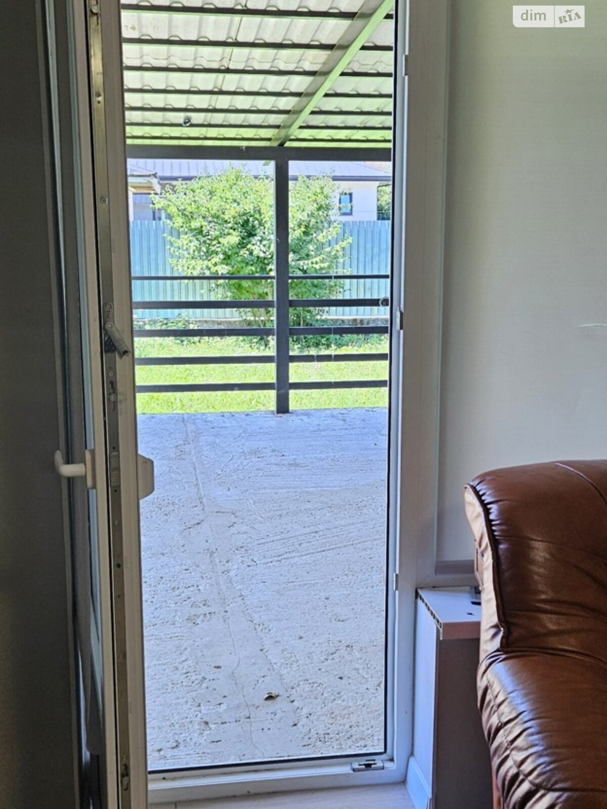 одноэтажный дом с гаражом, 140 кв. м, кирпич. Сдается помесячно в Ужгороде, в районе Табла-1 фото 1