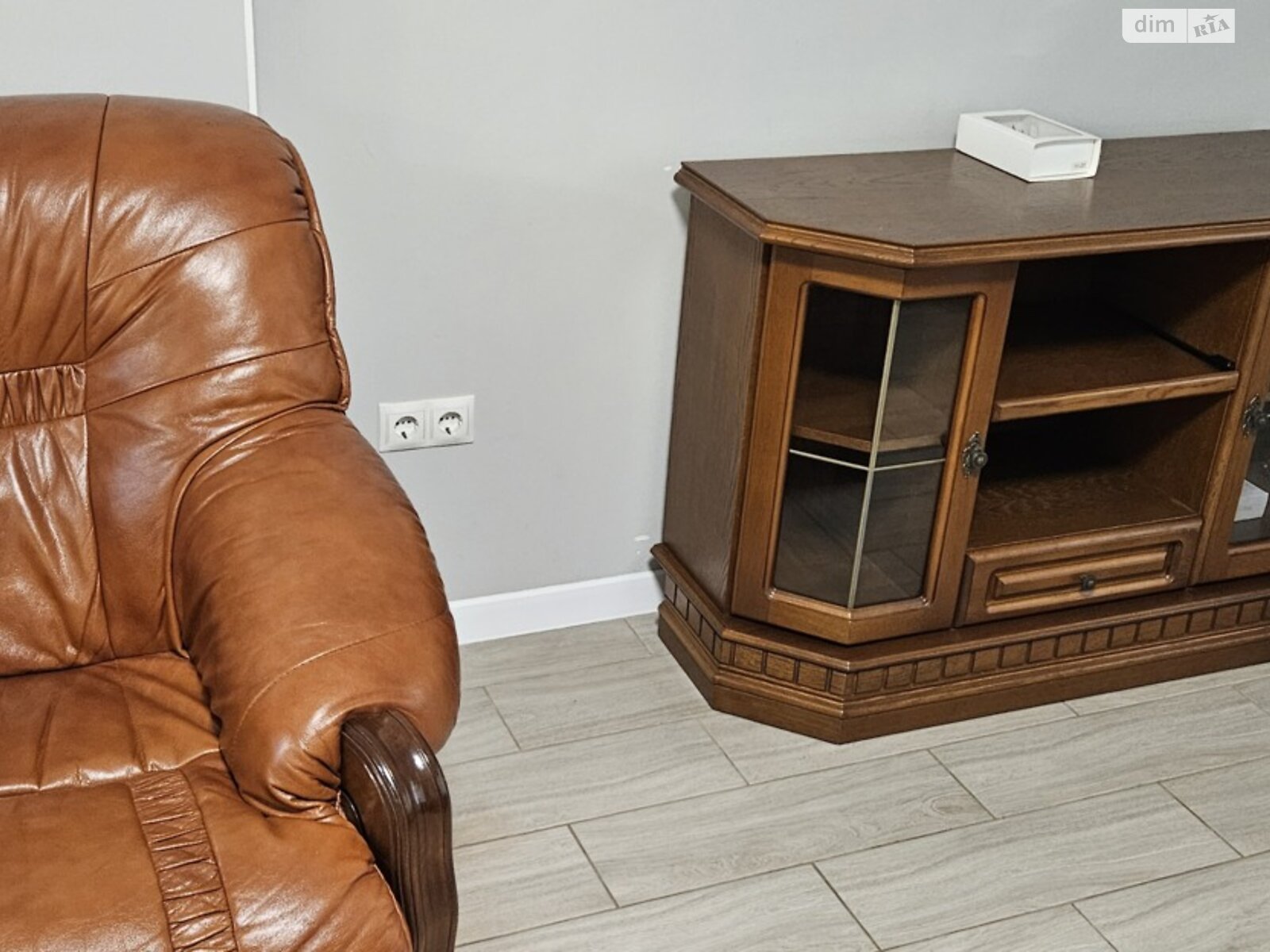 одноэтажный дом с гаражом, 140 кв. м, кирпич. Сдается помесячно в Ужгороде, в районе Табла-1 фото 1