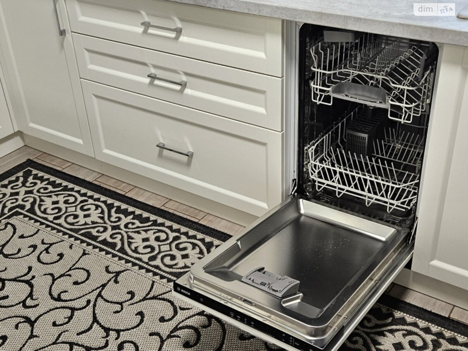 одноэтажный дом с гаражом, 140 кв. м, кирпич. Сдается помесячно в Ужгороде, в районе Табла-1 фото 1