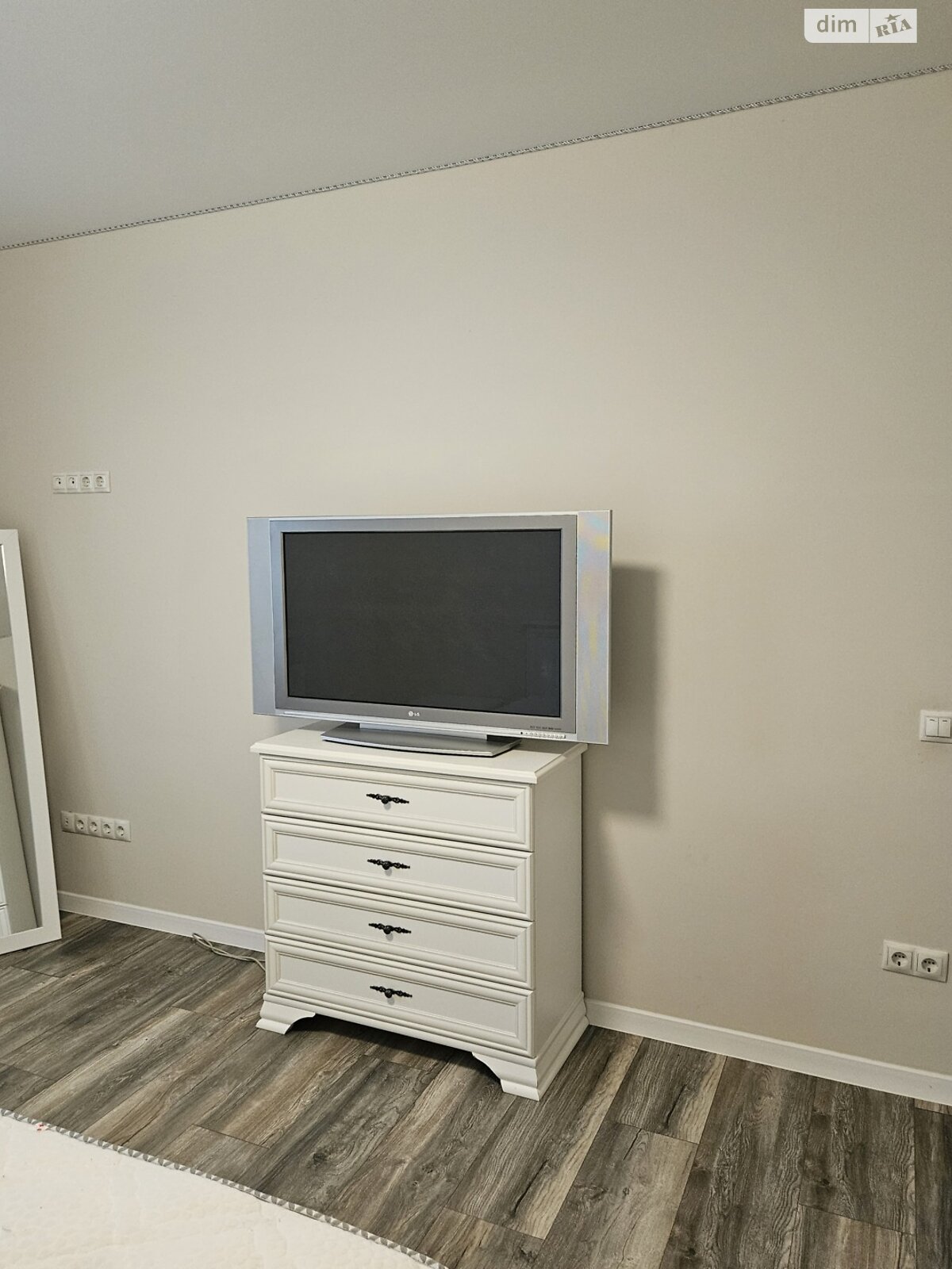 одноэтажный дом с гаражом, 140 кв. м, кирпич. Сдается помесячно в Ужгороде, в районе Табла-1 фото 1