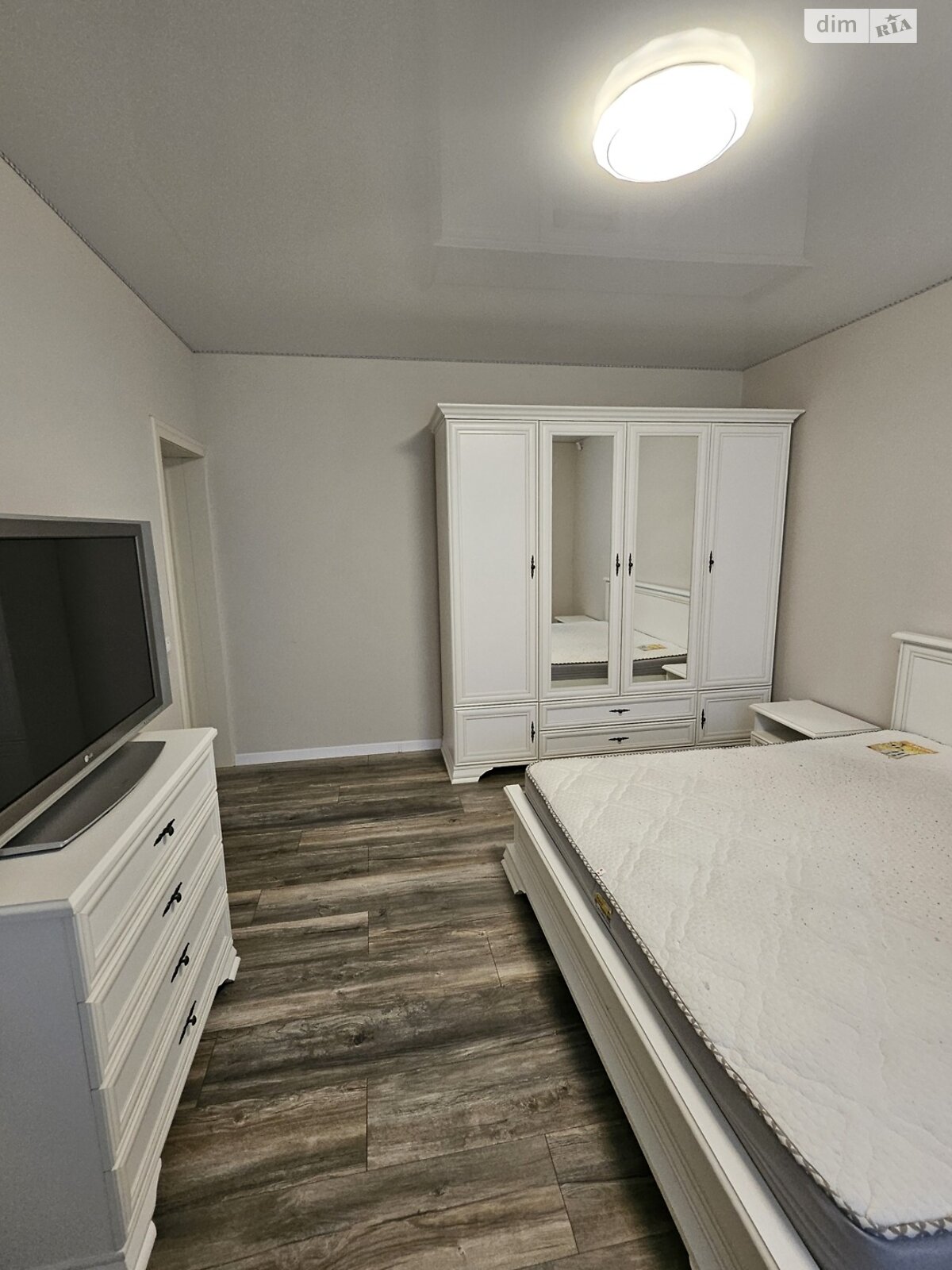 одноэтажный дом с гаражом, 140 кв. м, кирпич. Сдается помесячно в Ужгороде, в районе Табла-1 фото 1