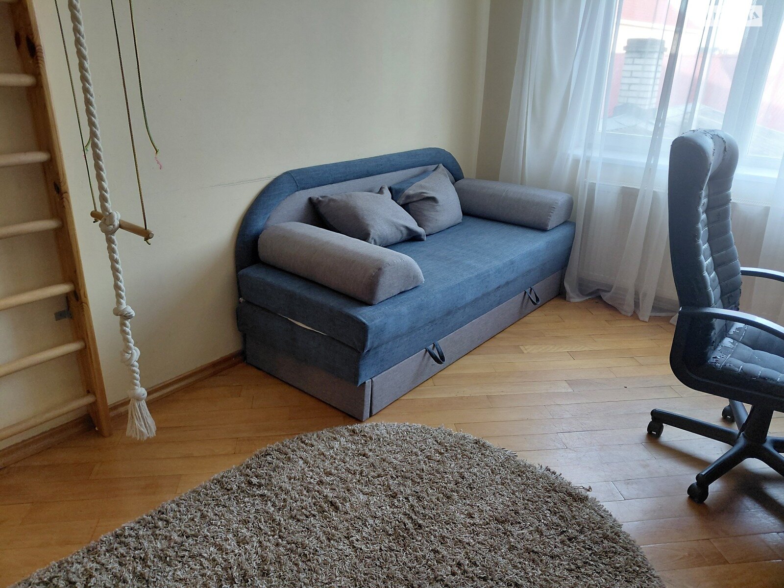 двухэтажный дом с гаражом, 290 кв. м, кирпич. Сдается помесячно в Ужгороде, в районе Табла-1 фото 1 двухэтажный дом с гаражом, 290 кв. м, кирпич. Сдается помесячно в Ужгороде, в районе Табла-1 фото 1