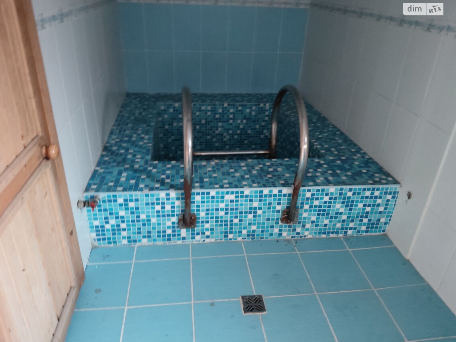 двухэтажный дом с гаражом, 290 кв. м, кирпич. Сдается помесячно в Ужгороде, в районе Табла-1 фото 1 двухэтажный дом с гаражом, 290 кв. м, кирпич. Сдается помесячно в Ужгороде, в районе Табла-1 фото 1