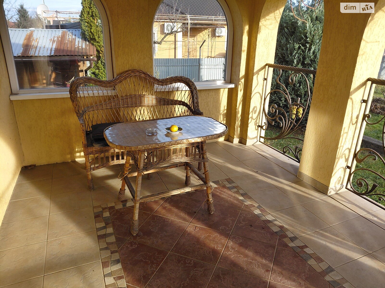 двухэтажный дом с гаражом, 290 кв. м, кирпич. Сдается помесячно в Ужгороде, в районе Табла-1 фото 1 двухэтажный дом с гаражом, 290 кв. м, кирпич. Сдается помесячно в Ужгороде, в районе Табла-1 фото 1