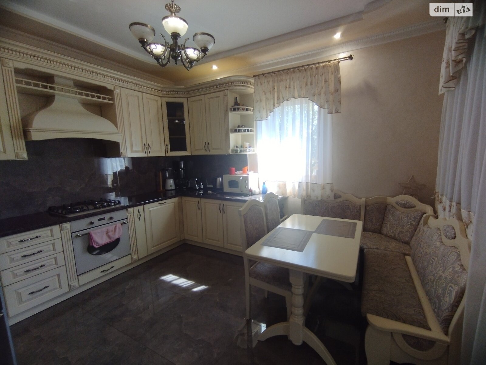 двоповерховий будинок з гаражем, 268 кв. м, цегла. Здається помісячно в Ужгороді фото 1 двоповерховий будинок з гаражем, 268 кв. м, цегла. Здається помісячно в Ужгороді фото 1