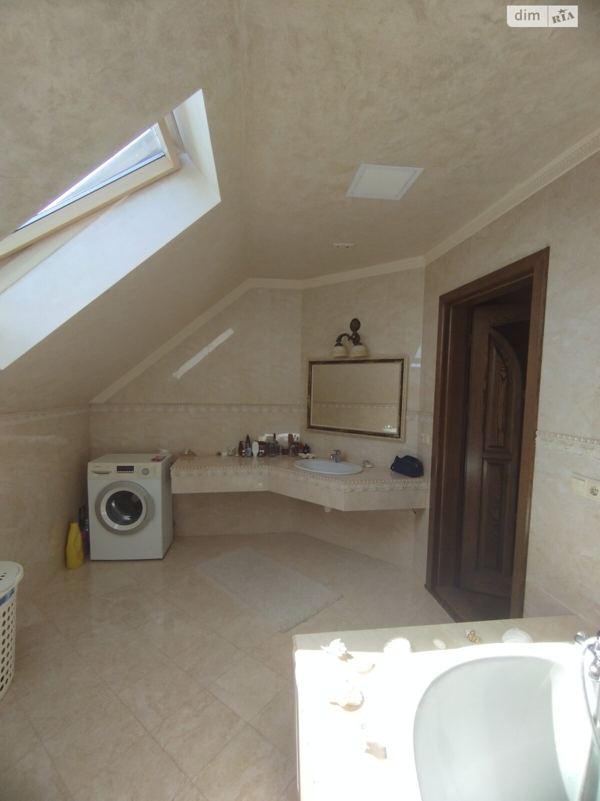 двоповерховий будинок з гаражем, 268 кв. м, цегла. Здається помісячно в Ужгороді фото 1 двоповерховий будинок з гаражем, 268 кв. м, цегла. Здається помісячно в Ужгороді фото 1